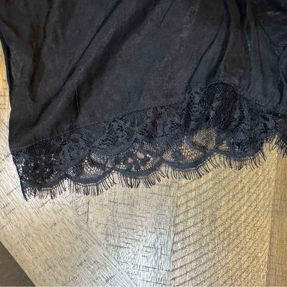 SHEIN Elegant Black Fabric Shorts with Lace Trim - Picture 5 of 10